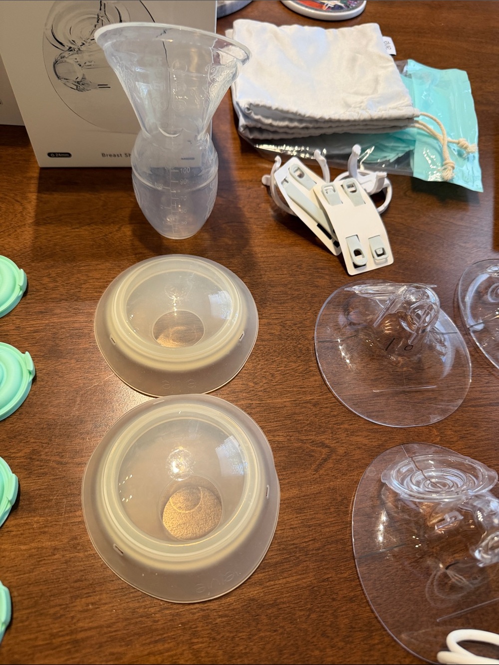 Elvie Double Electric Breast Pump Set in White - Picture 9 of 9